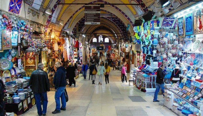من داخل سوق البازار الكبير في اسطنبول-تركيا