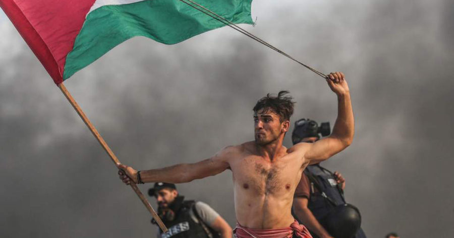 محتج فلسطيني