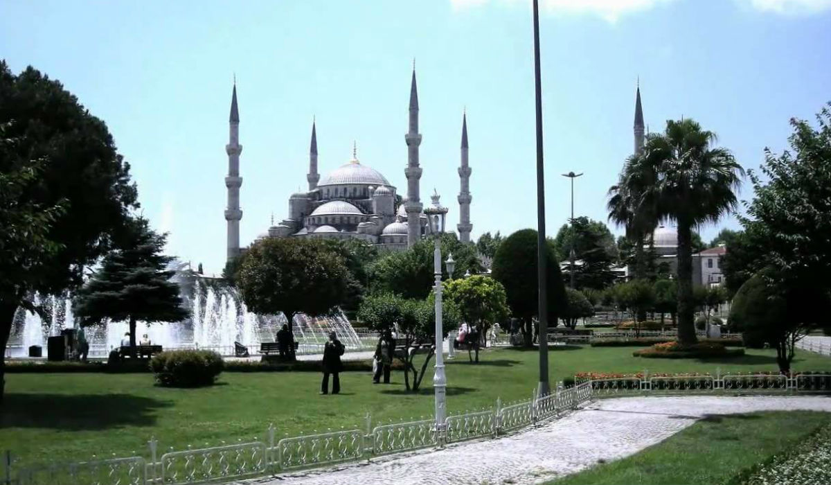 ميدان السلطان أحمد في اسطنبول-تركيا