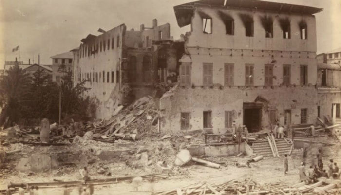 الأضرار الناجمة عن قصف قصر السلطان في زنجيبار عام 1896م.