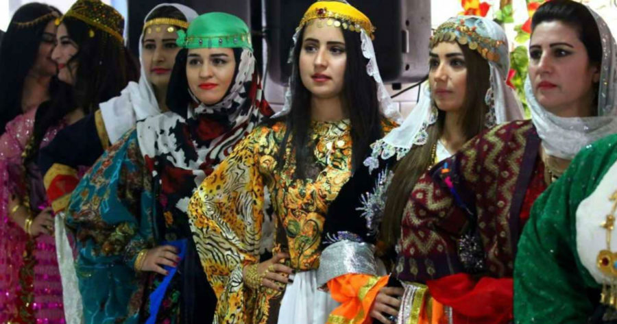 نساء كرديات في قرية "جينوار"