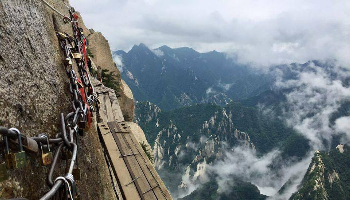 تسلق جبل "هواشان" في الصين.