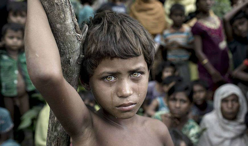 الفتى الذي يبكي في مخيم "كوكس بازار" للاجئين المسلمين في بنغلادش، فاز بها المصور البنغلادشي "K-M Asad" في مسابقة أجمل صور فائزة بجائزة "سيينا" العالمية لعام 2018.