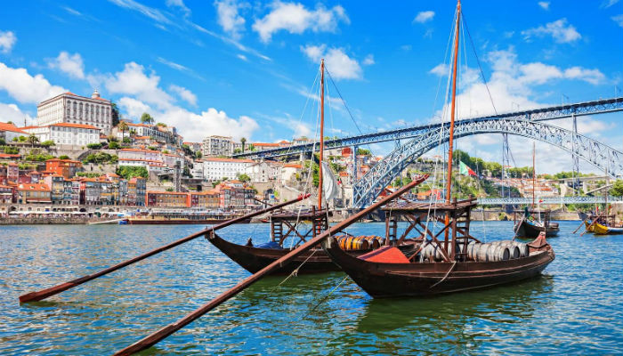 تعتبر "بورتو" ثاني أكبر مدينة في البرتغال،وتعد وجهة سياحية مميزة، كما تضم مركزاً مهمأ وهو مصنف لدى قائمة "اليونسكو للتراث العالمي".