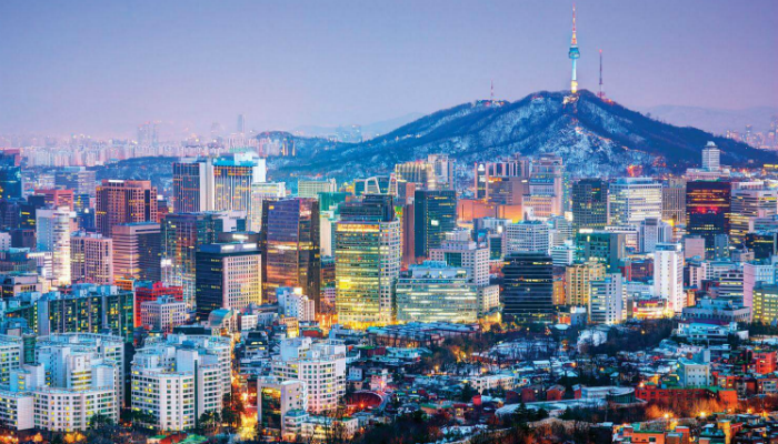 تعتبر "سول" عاصمة كوريا الجنوبية مدينة جذابة بكل ما تحتويه من أبنية تكنولوجية وعالية، فعلى الرغم من أنها من البلاد الآسيوية إلا أن تكلفة الإقامة بها متاحة لدى الجميع.