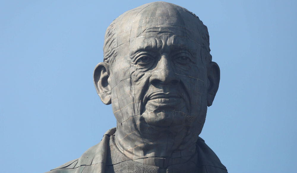 رأس تمثال السياسي «ساردار فالابهاي باتل» في مدينة جوجارات الهندية.