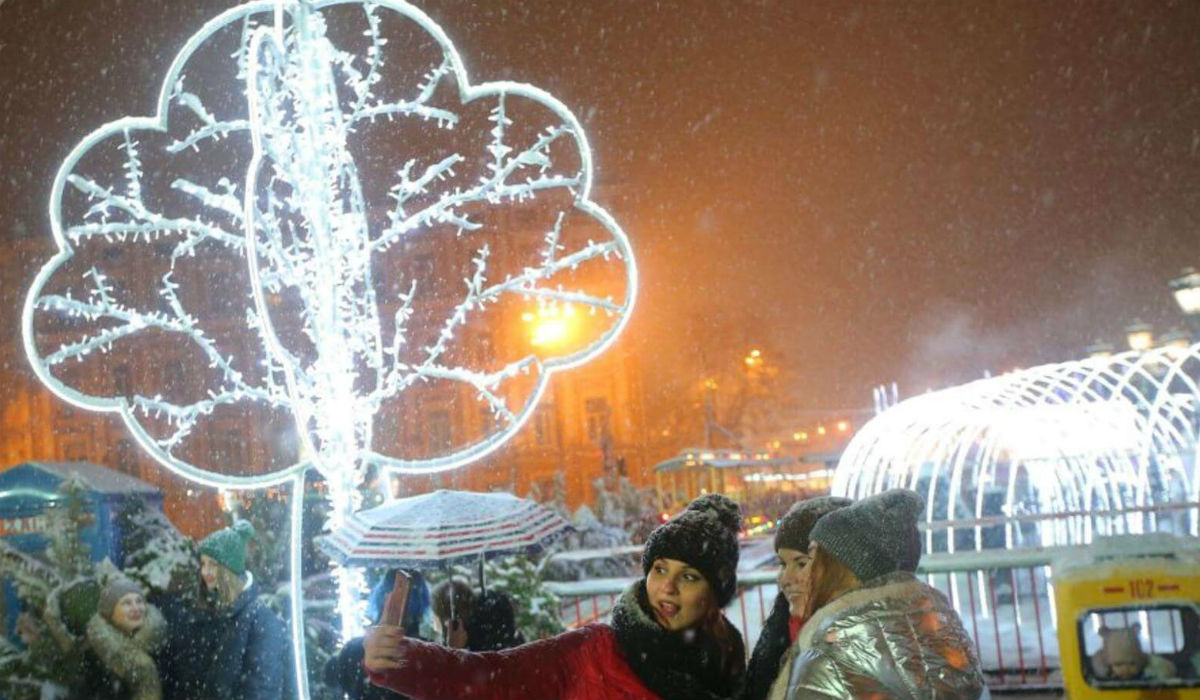 إحتفالات عيد الميلاد في ساحة صوفيا-أوكرانيا.