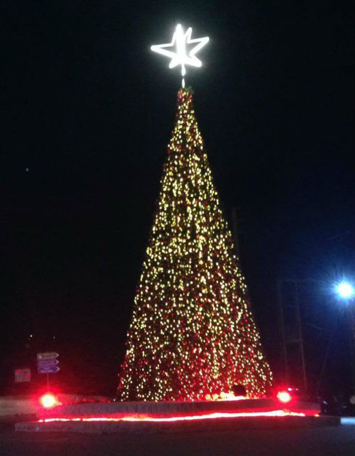 إضاءة شجرة الميلاد في ميفوق القطارة-قضاء جبيل-2018.
