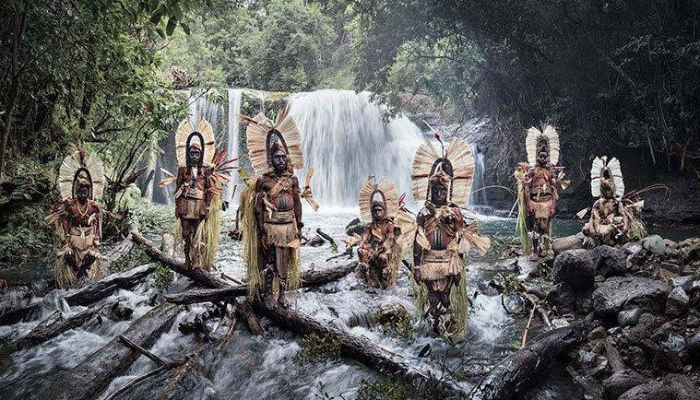 "شعب شلالات جبل بوسافي" في بابوا-غينيا الجديدة