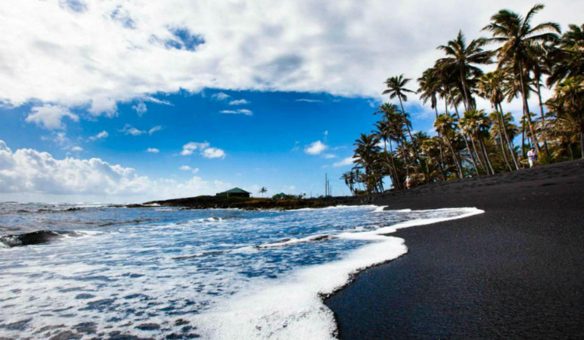 شاطئ "بونالو" في جزر هاواي.
