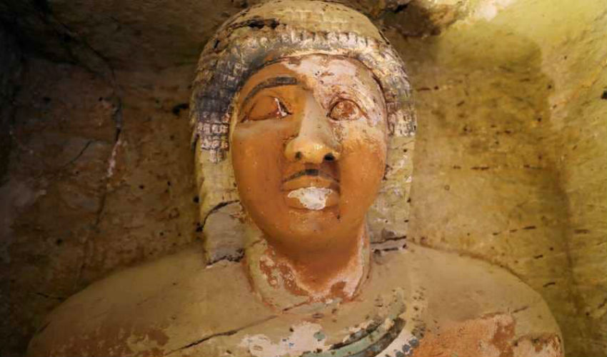تمثال من التماثيل الموجودة في المقبرة المصرية القديمة "واح تي".