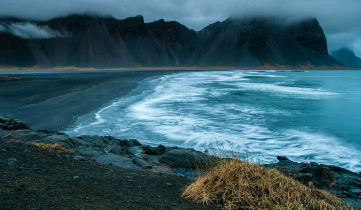 شاطئ "ستوكسنس" في آيسلندا.