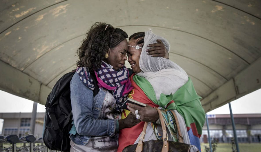 لمّ شمل شقيقتين اللتان تفرقتا لمدة 20 عاماً بعد إنفصال "اريتريا" من "اثيوبيا" في عام 1993م.