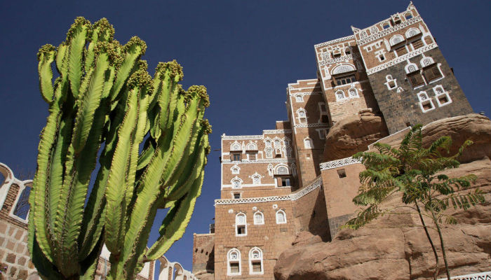 قصر "دار الحجر" هو مثالاً للعمارة اليمنية التقليدية.