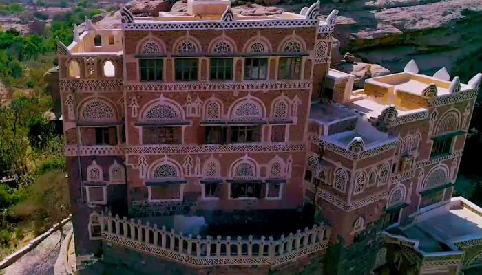 صورة لشكل قصر "دار الحجر" في اليمن.