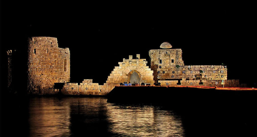 قلعة صيدا البحرية ليلا