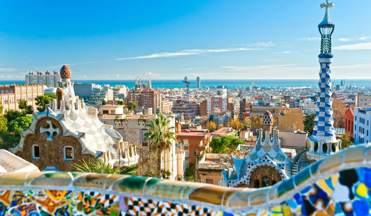 أما في إسبانيا فإن "مدريد" و "برشلونة" من أكثر الأماكن أمناً للنساء اللواتي يردن السفر بمفردهن.