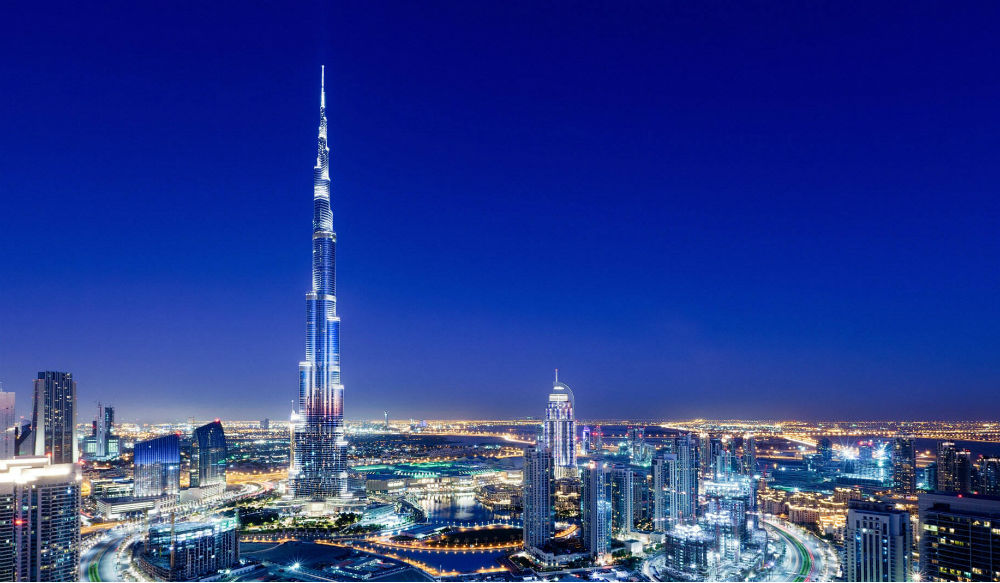 يعتبر "برج خليفة" أطول مبنى في العالم فهو يُعد من ناطحات السحاب حيث يبلغ ارتفاعه بـ136 طابقاً، تم بنائه عام 2004م وانتهى عام 2010م، كما بلغت تكلفته حوالي 1.5 مليار دولار.