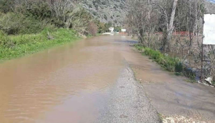 فيضان نهر  الليطاني عند القاسمية يجتاح الطرقات.