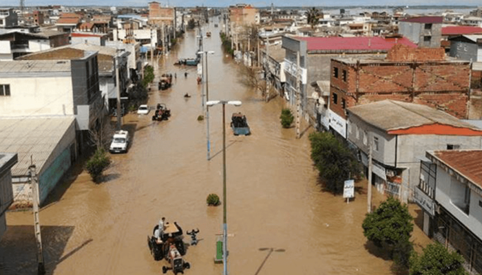 الفيضانات العنيفة التي إجتاحت إيران وأدّت الى خسائر عديدة.