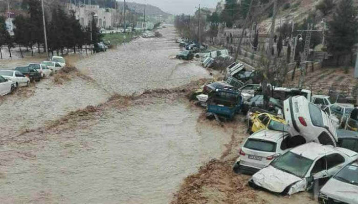 السيول الجارفة والفيضانات في مدينة شيراز جنوب إيران.