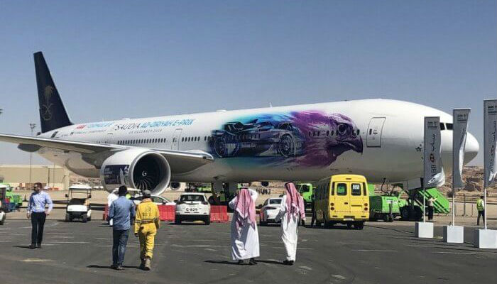 طائرة سعودية في معرض الطيران السعودي الدولي.