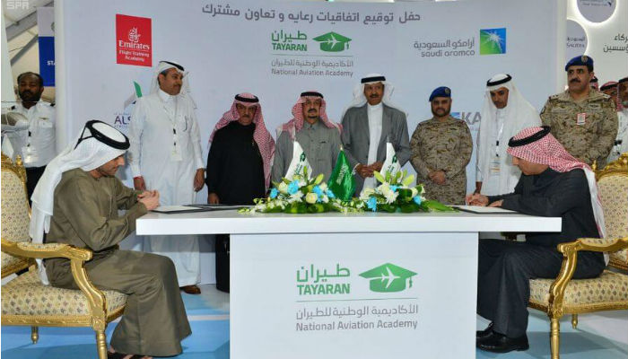أمير الرياض "فيصل بن بندر بن عبد العزيز" والأمير "سلطان بن سلمان" في إفتتاح معرض الطيران السعودي الدولي.