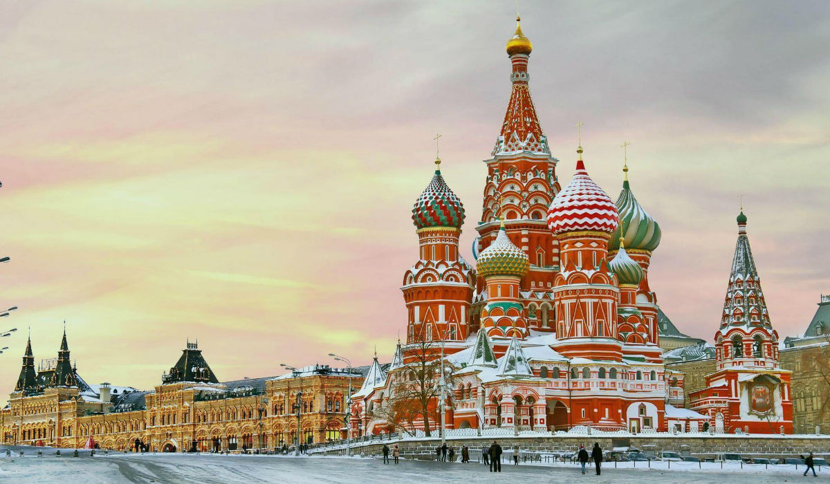  النساء اللواتي يردن السفر بمفردهن الى روسيا عليهن زيارة كل من: "موسكو" و "سوتشي" و "سيمفيروبول" و "بطرسبورغ"، حيث تعتبر المناطق الاكثر أماناً في روسيا.