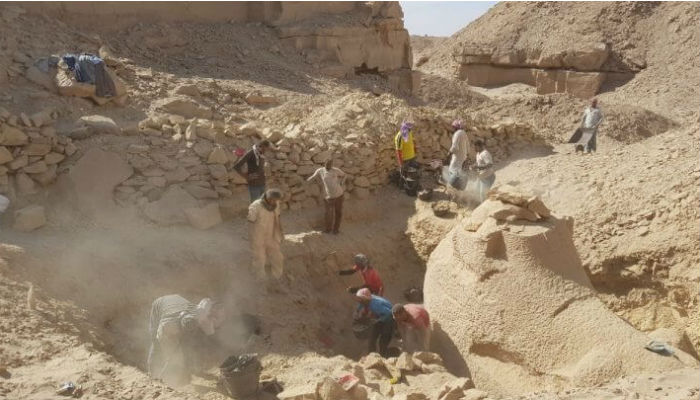 أعمال البحث والتنقيب عن مقبرة "خوي" في سقارة بمصر.