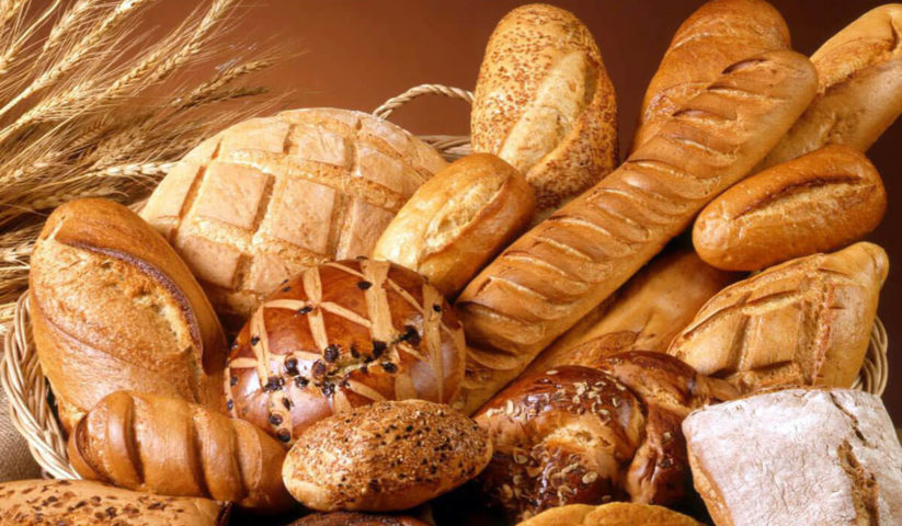 إن الخبز المصنوع من دقيق القمح والذي يمتلئ بالنشاء يمكن أن يتعرض للرطوبة، لذا يجب حفظ الخبز في مكان بعيدٍ عن أشعة الشمس كي لا يتعرض للتعفن.