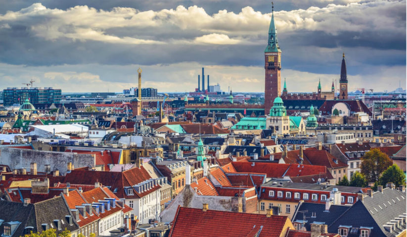 وأخيراً مدينة كوبنهاغن عاصمة الدنمارك إحتلت المرتبة العاشرة في قائمة المدن الأعلى أجراً في العالم، إذ يبلغ متوسط دخل الفرد حوالي 2,958 دولاراً شهرياً.