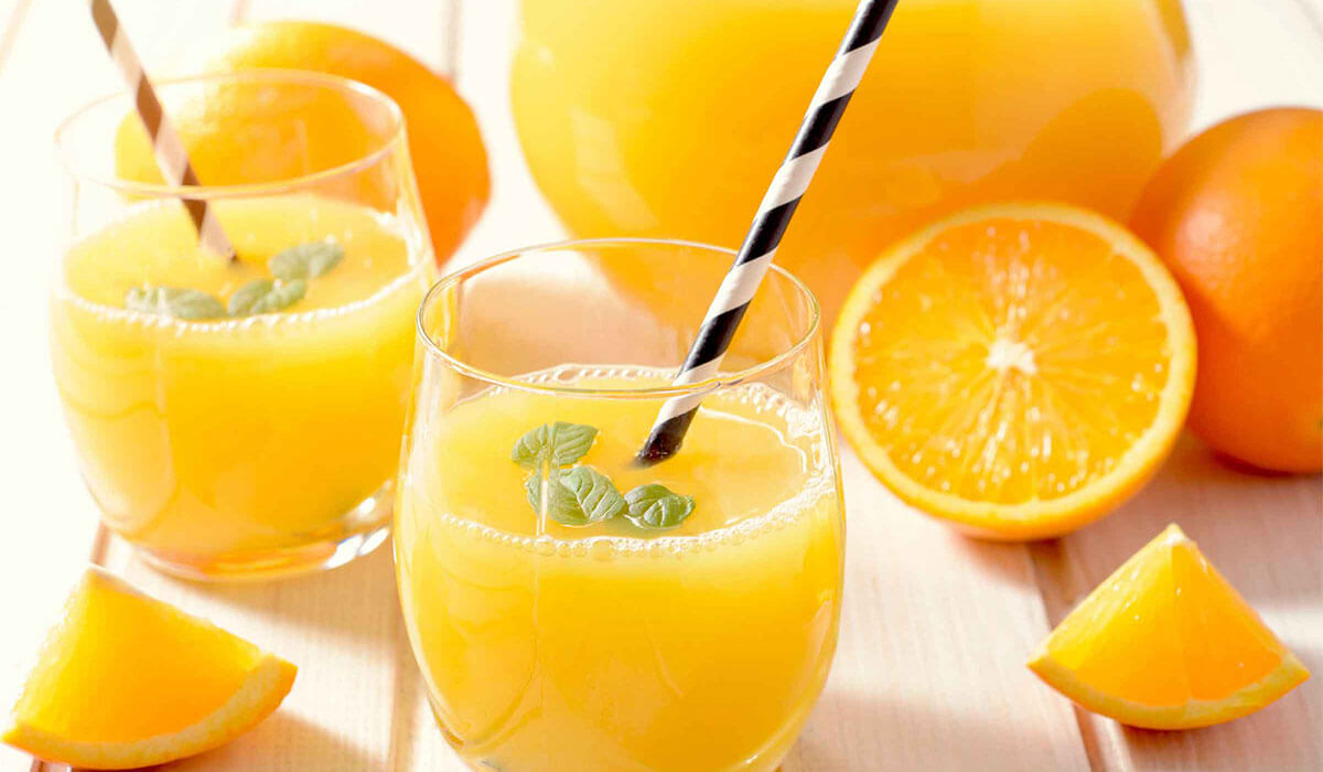 البرتقال، غني بفيتامين "C" وغني جداً بالألياف التي تأخذ الكوليسترول الضار وتمنع ترسبها في الشرايين. 