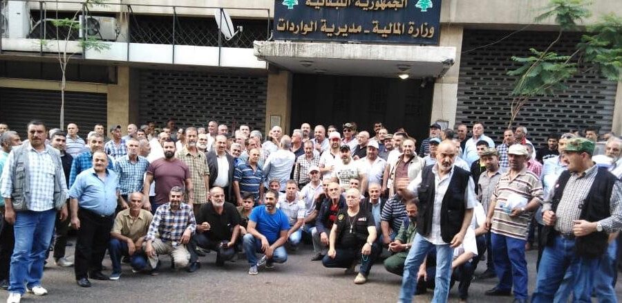 اعتصام العسكريين المتقاعدين أمام وزارة المال في بشارة الخوري