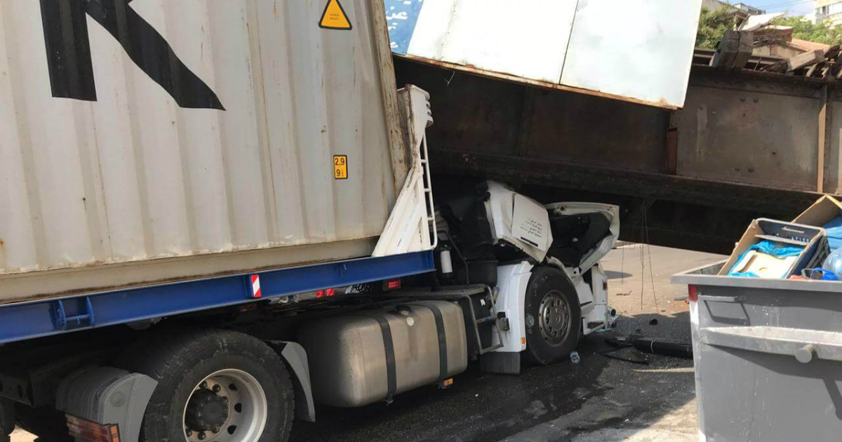 انهيار جسر في منطقة البدوي في مار مخايل