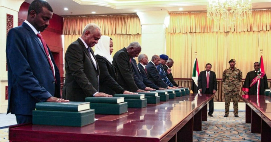 الحكومة السودانية تؤدي اليمين