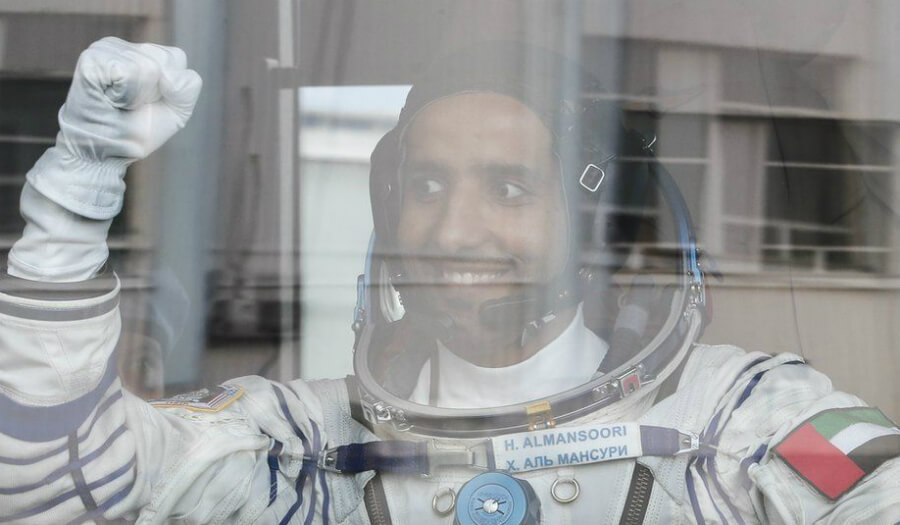 الاماراتي "هزاع المنصوري" أول رائد فضاء عربي يصل الى المحطة الفضائية الدولية