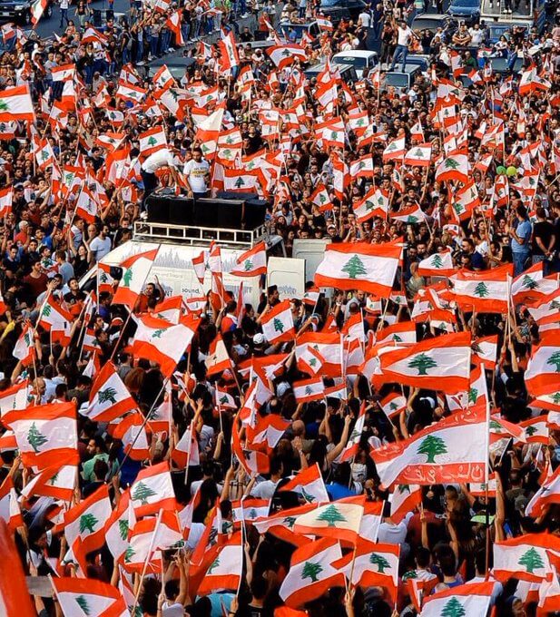 متظاهرون من لبنان
