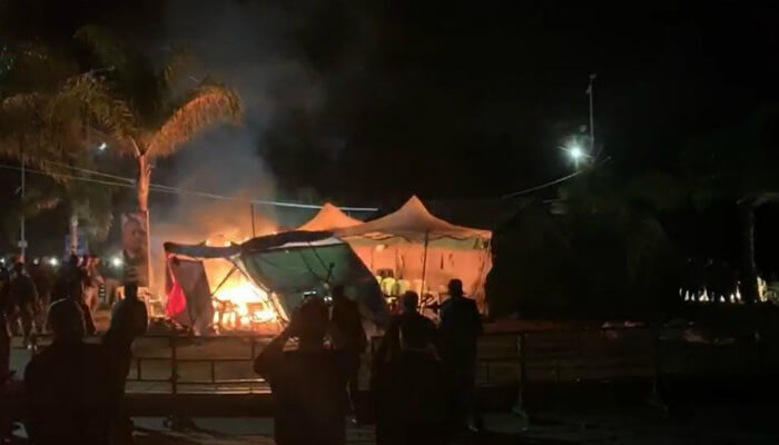 احراق خيم الثوار كلياً في ساحة العلم في صور