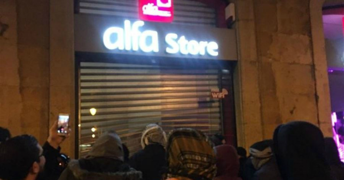 تحطيم متجر ألفا وسط بيروت