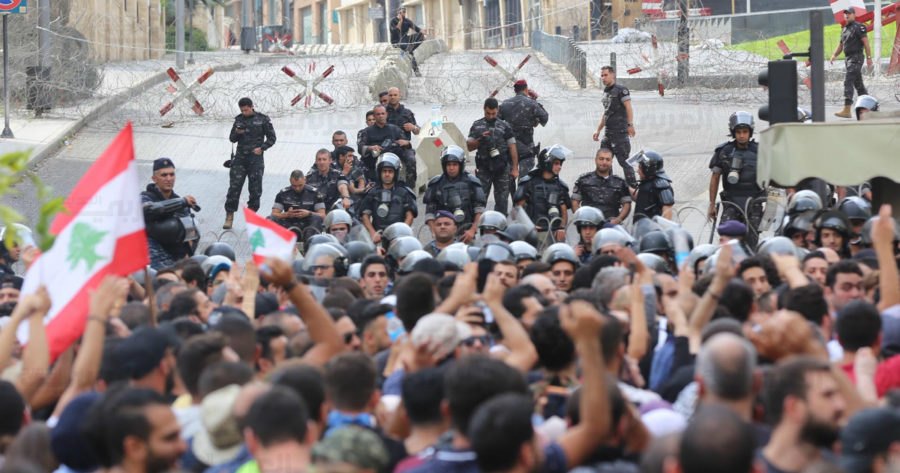 احتجاجات لبنان ينتفض