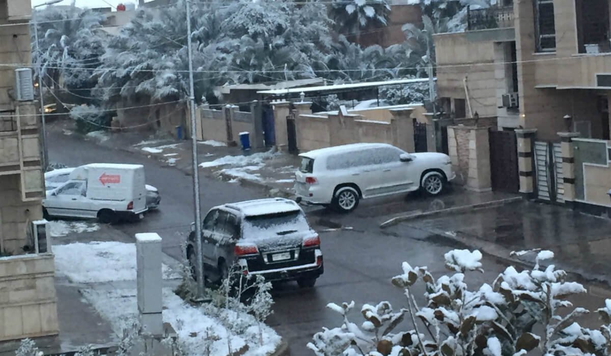 تساقط الثلوج في العاصمة العراقية بغداد