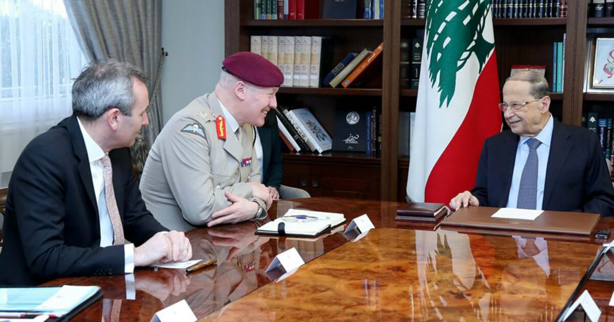 ميشال عون وكبير مستشاري الدفاع البريطاني