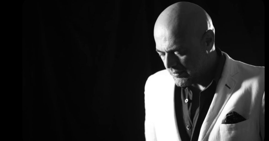 الاعلامي رمزي عزام