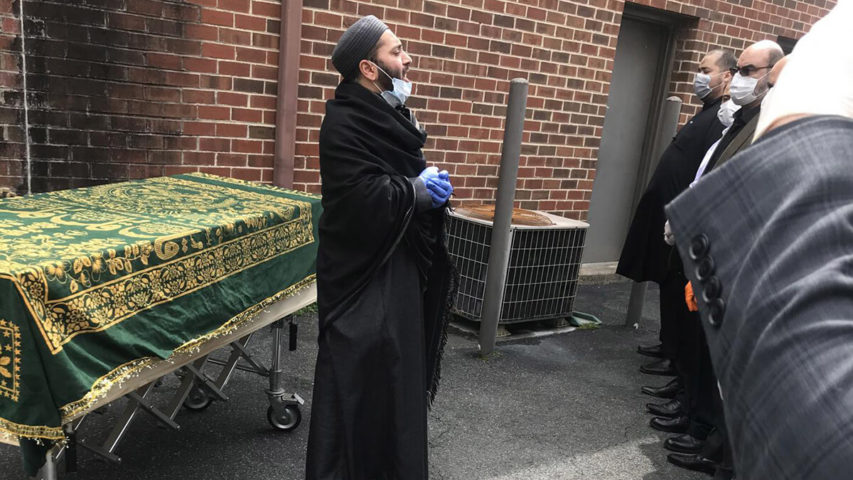 جنازة لأحد ضحايا كورونا المسلمين في الولايات المتحدة (middleeasteye)