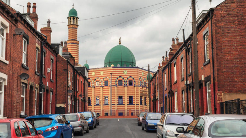 أحد المساجد في بريطانيا