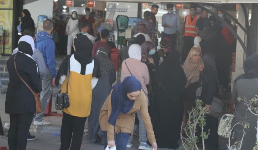 الاكتظاظ كبير ويومي امام تعاونيات الجنوب الاستهلاكية
