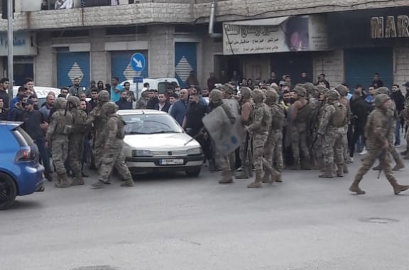 اشتباك الجيش والمتظاهرين في تعلبايا