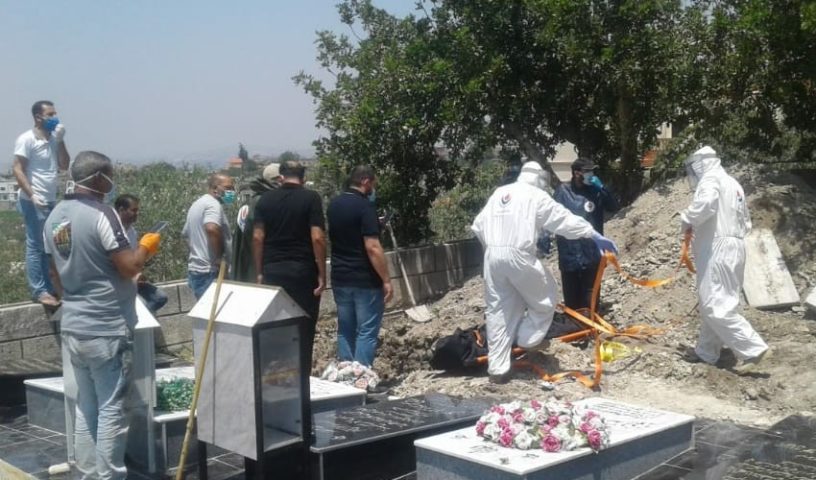 دفن اول حالة وفاة بكورونا في بلدة صريفا
