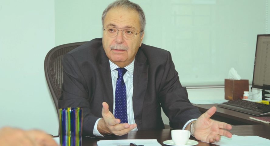 الوزير السابق طارق متري