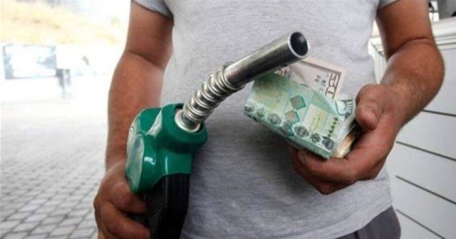 تهريب البنزين والدولار مستمر